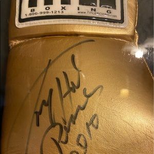 The Champ Larry Holmes son! Signed title glove